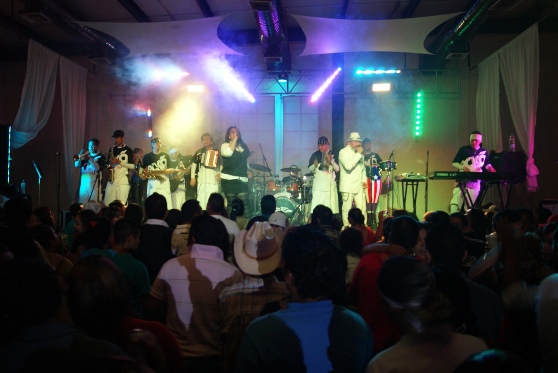Barrio son los exponentes de la cumbia lagunera. Cumbión mezclado con