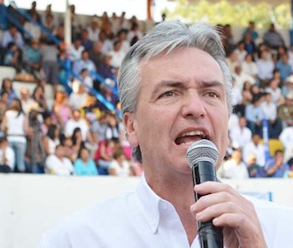 549565 Alfonso Petersen Farah