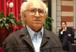 Carlos Monsiváis en el Museo de Cera de la Ciudad de México.