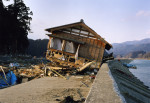 “Rikuzentakata / Kesen-cho 2011.3.19” 2011. © Naoya Hatakeyama