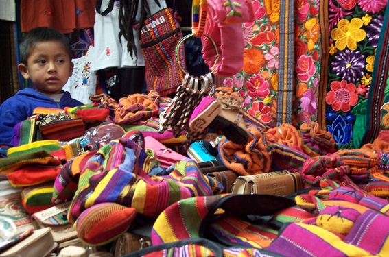 Tianguis de artesanías en la Frontera