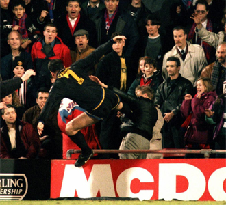 Patada-de-Eric-Cantona