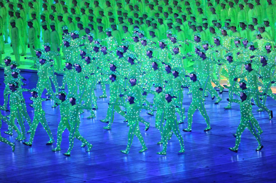 El escritor chino Han Song piensa que China ya parece un país de ciencia ficción. Ceremonia inaugural de los Juegos Olímpicos. Foto © U.S. Army/Tim Hipps.