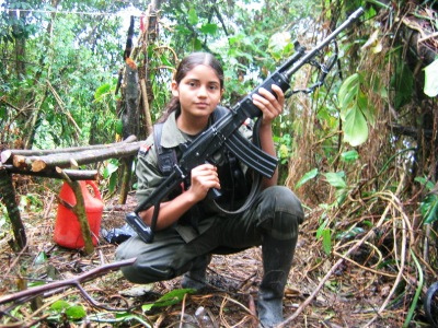 Adolescente guerrillera de las FARC.