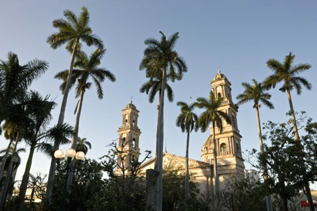 La catedral de Tampico y Plaza de Armas.