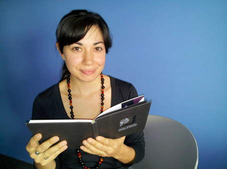 Una de nuestras lectoras: la escritora Verónica Ruscio.