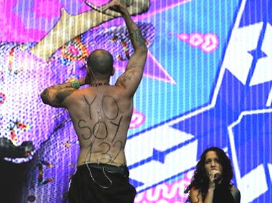 René Pérez, de Calle 13, manifestó su apoyó a Yo Soy 132 durante el Festival Wirikuta, mayo de 2012. Foto AFP.