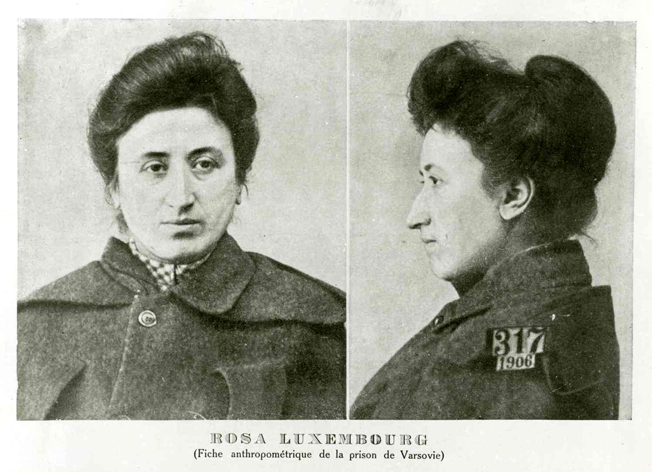 Rosa Luxemburg en 1906, en la prisión de Varsovia.