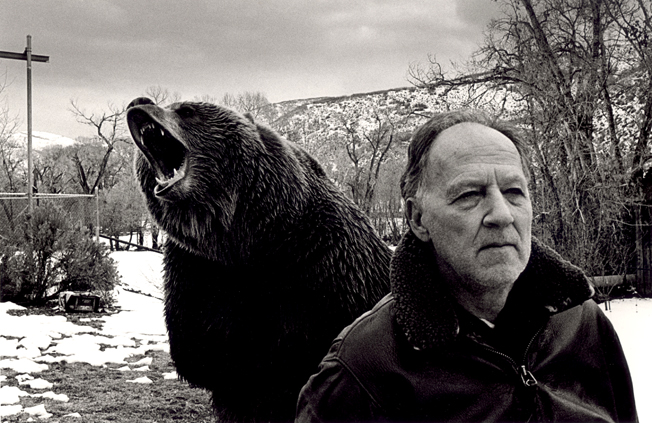 Werner Herzog durante el rodaje de Grizzly Man, en 2005.