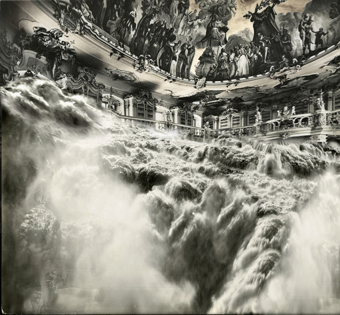 Pablo Genovés, Entre el Cielo y la Tierra, 2011. Serie Precipitados.
