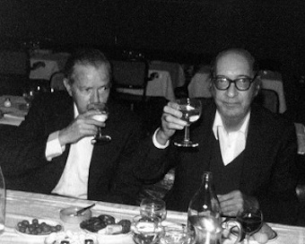 Juan Carlos Onetti y Juan Rulfo durante el Primer Congreso Internacional de Escritores en Lengua Española, Gran Canaria, 1980. Foto © Dolly Onetti.