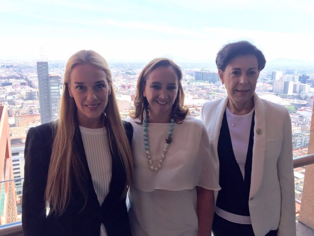 Lilian Tintori, acompañada por Antonieta Mendoza de López, se reunió con la canciller mexicana Claudia Ruiz Massieu.