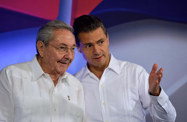 Raúl Castro y Enrique Peña Nieto en Mérida.